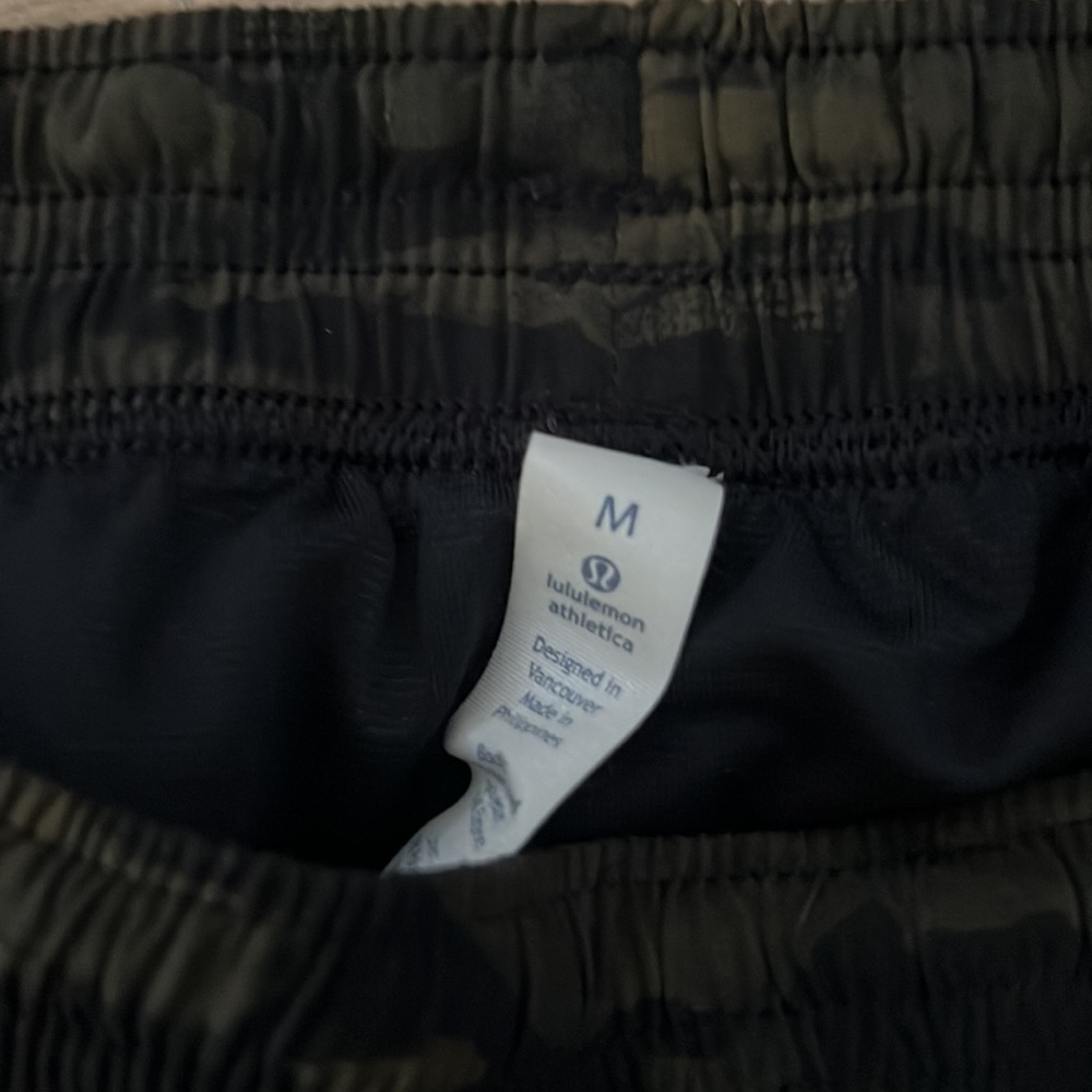 Mens Lululemon Shorts - Picture 4 of 4